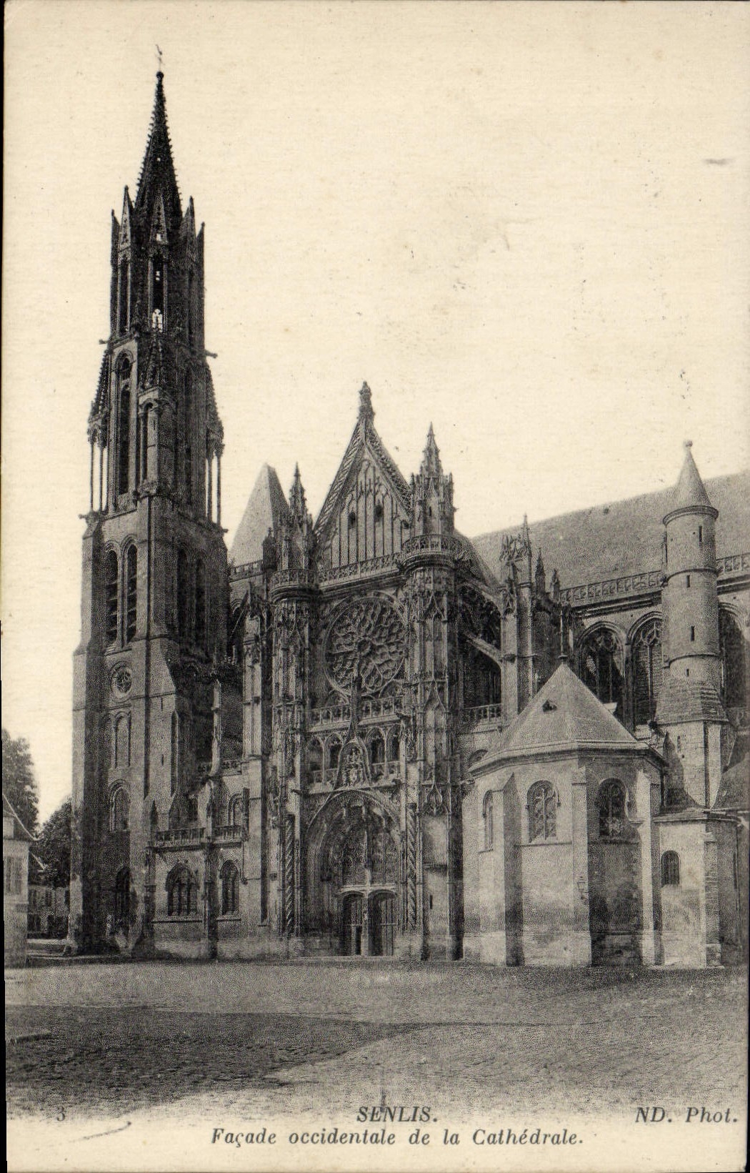 VINTAGE POSTCARD Senlis Western Frontage of the cathedral