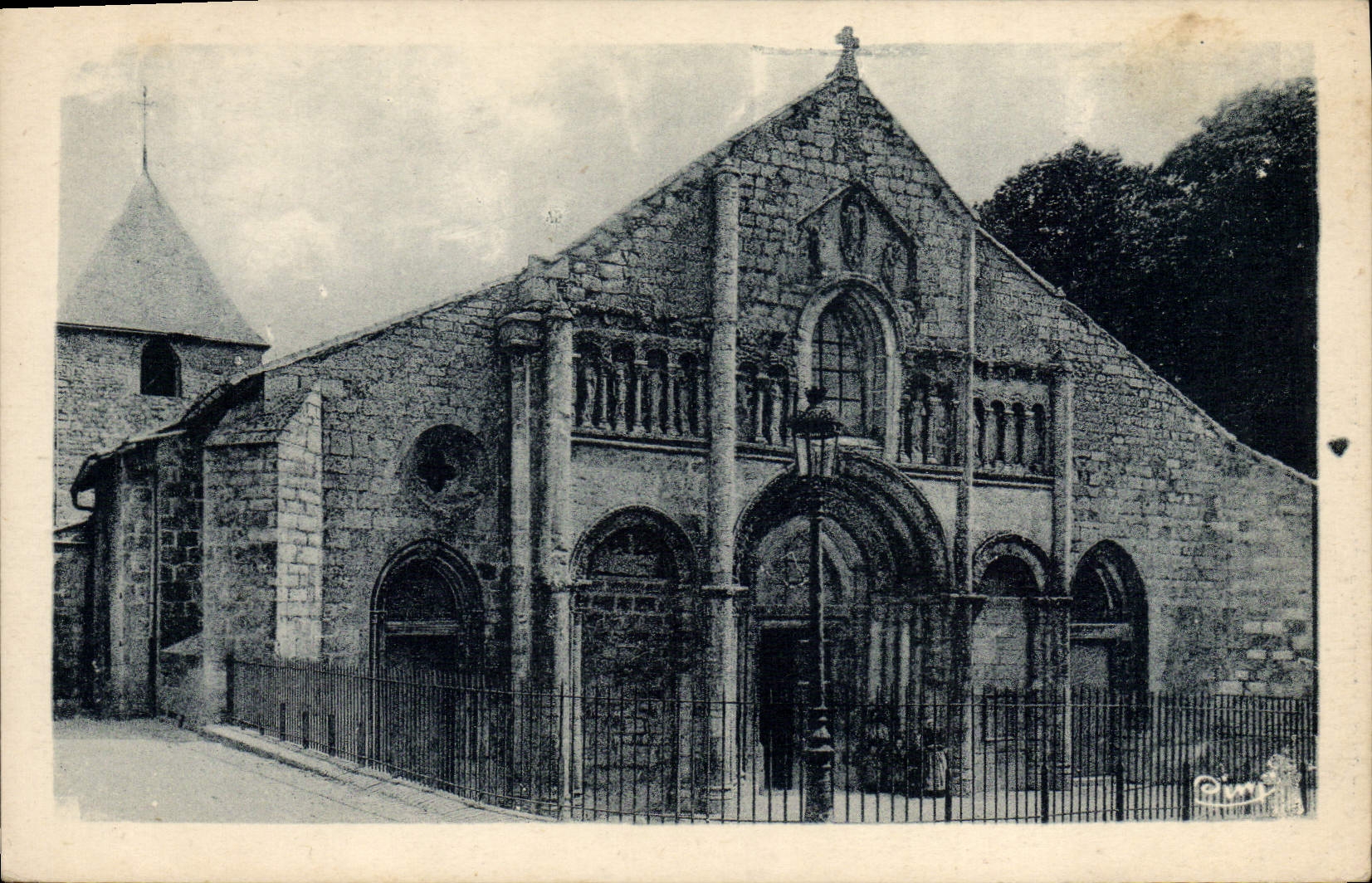 CPA Charente Ruffec Eglise du XIIe