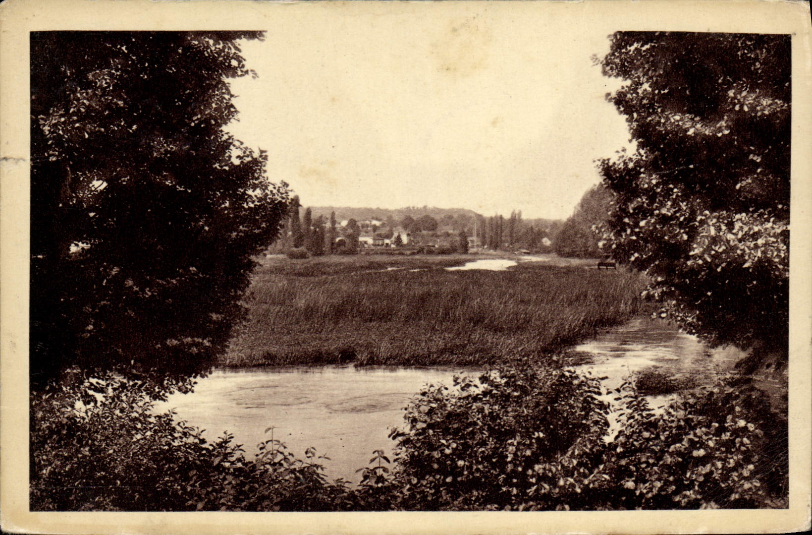 CPA Magnac Touvre Les Sources de la Touvre le Bouillaut