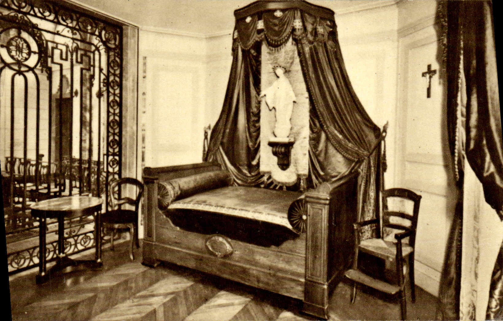 CPA Alencon Chambre Natale de Sainte Therese de l'Enfant Jesus