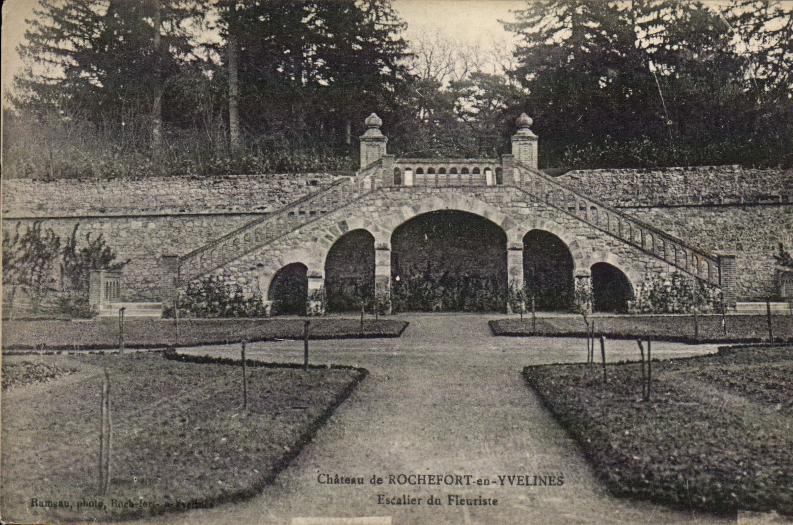 CPA Chateau de Rochefort en Yvelines Escalier du fleuriste