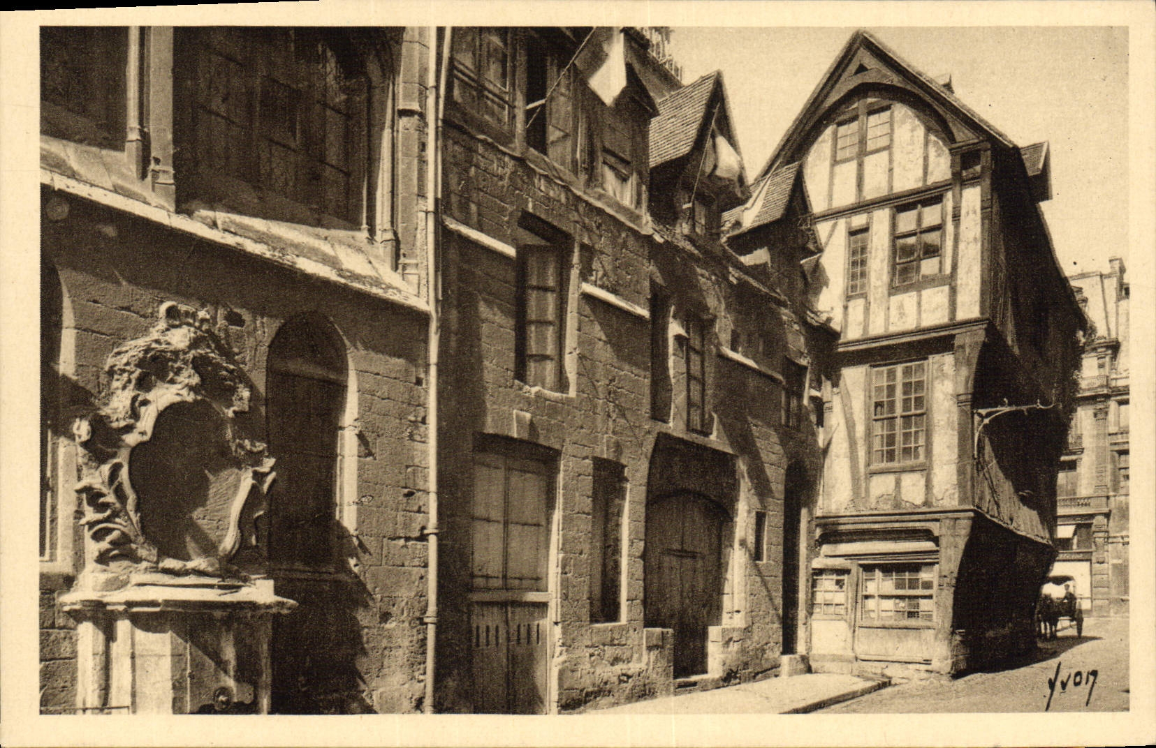 VINTAGE POSTCARD Rouen Out-of-date Houses In the Street Romain Saint