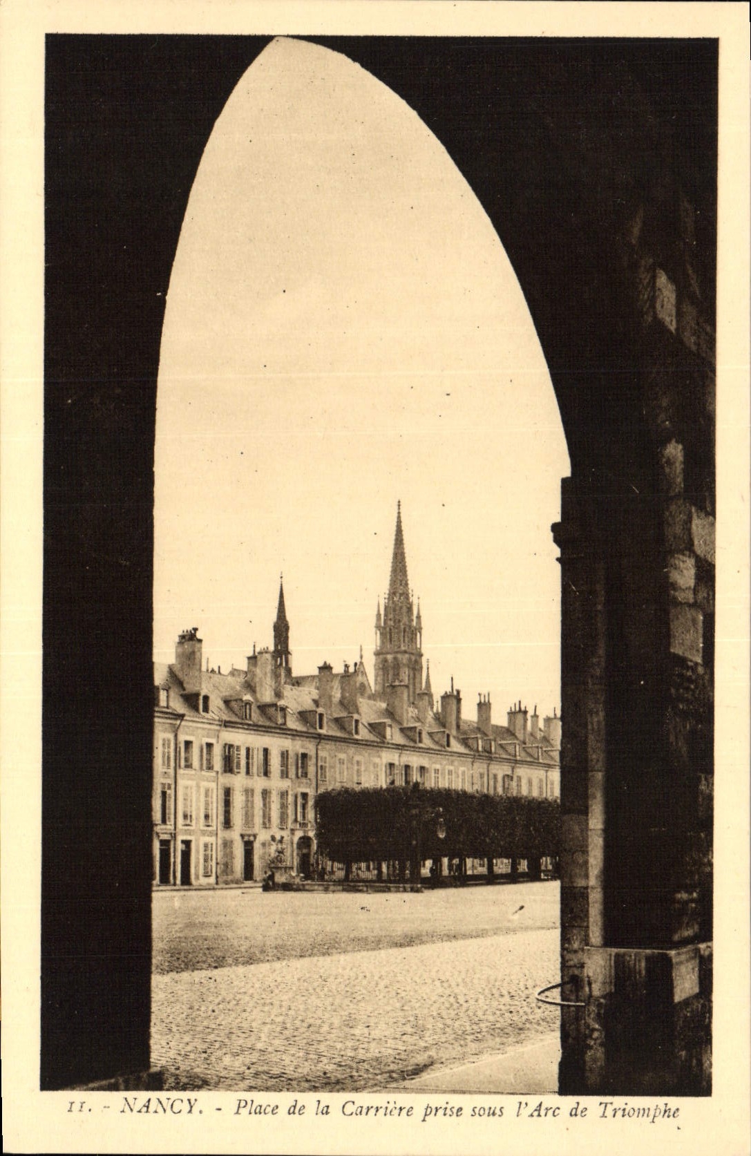 CPA Nancy Place De La Carriere Prise Sous I'Arc De Triomphe