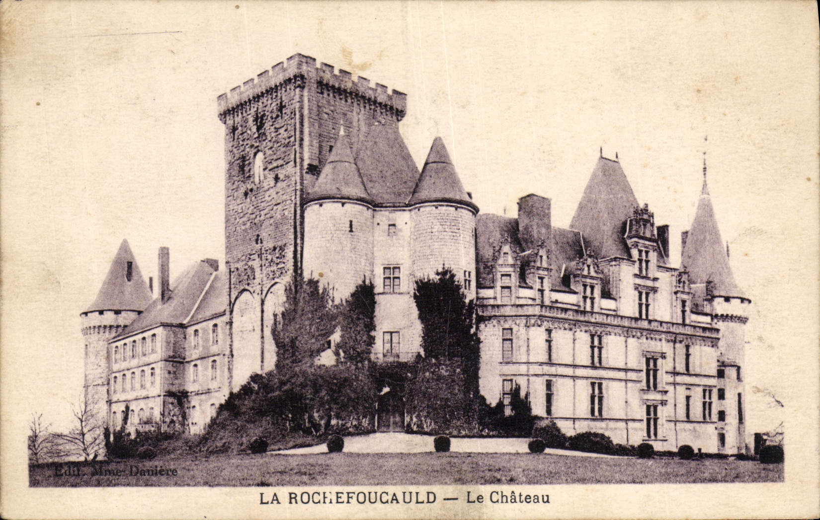 VINTAGE POSTCARD Rochefoucauld the Castle