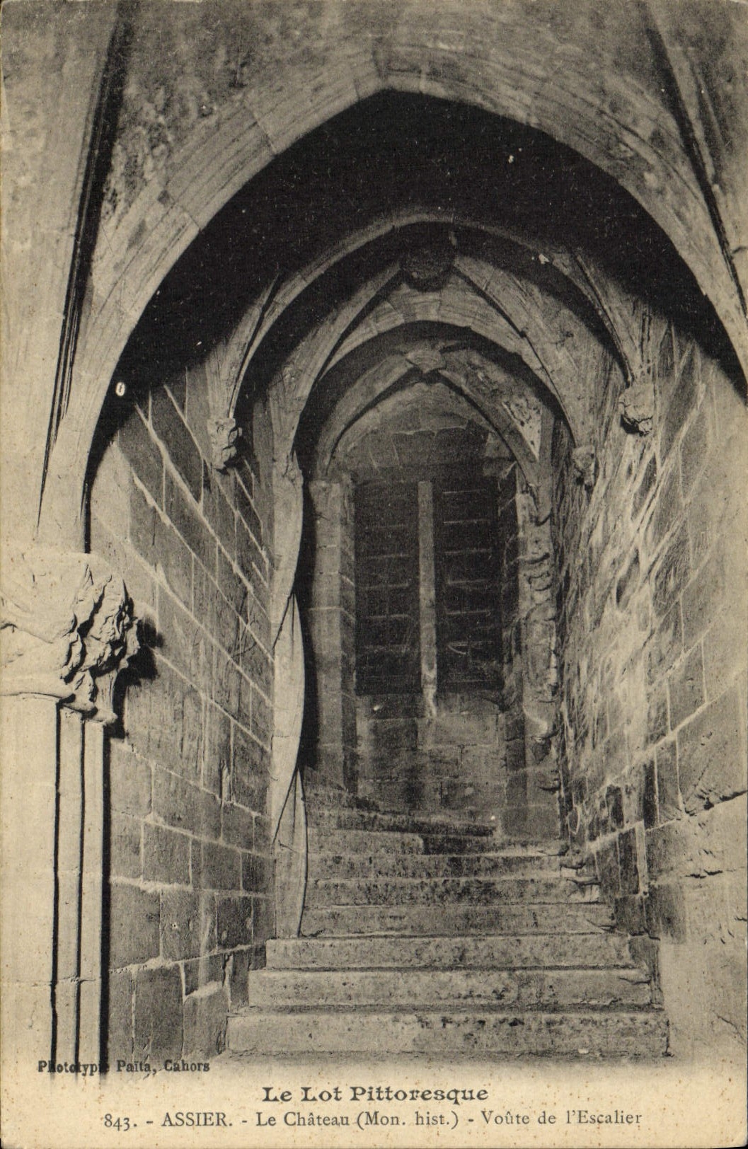 CPA Le Lot Pittoresque Assier Le Chateau Voute De I'Escalier