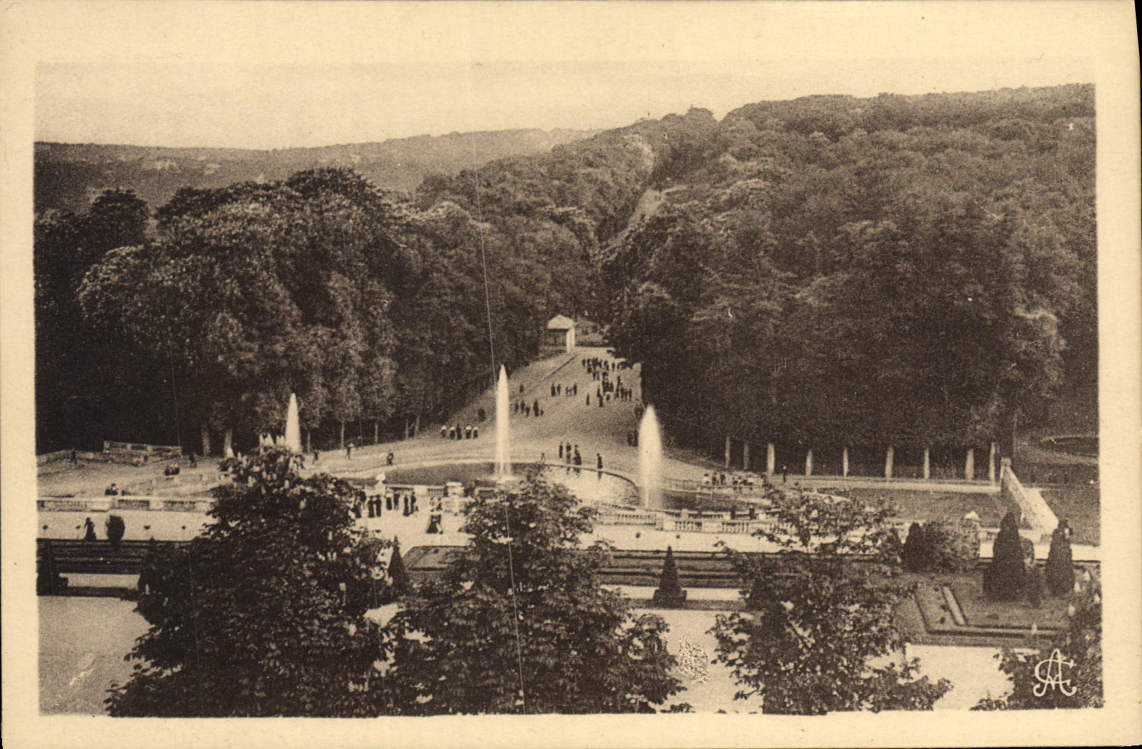 VINTAGE POSTCARD Saint Cloud the Park the Basin Of the Horseshoe And the Holy Basin Jean