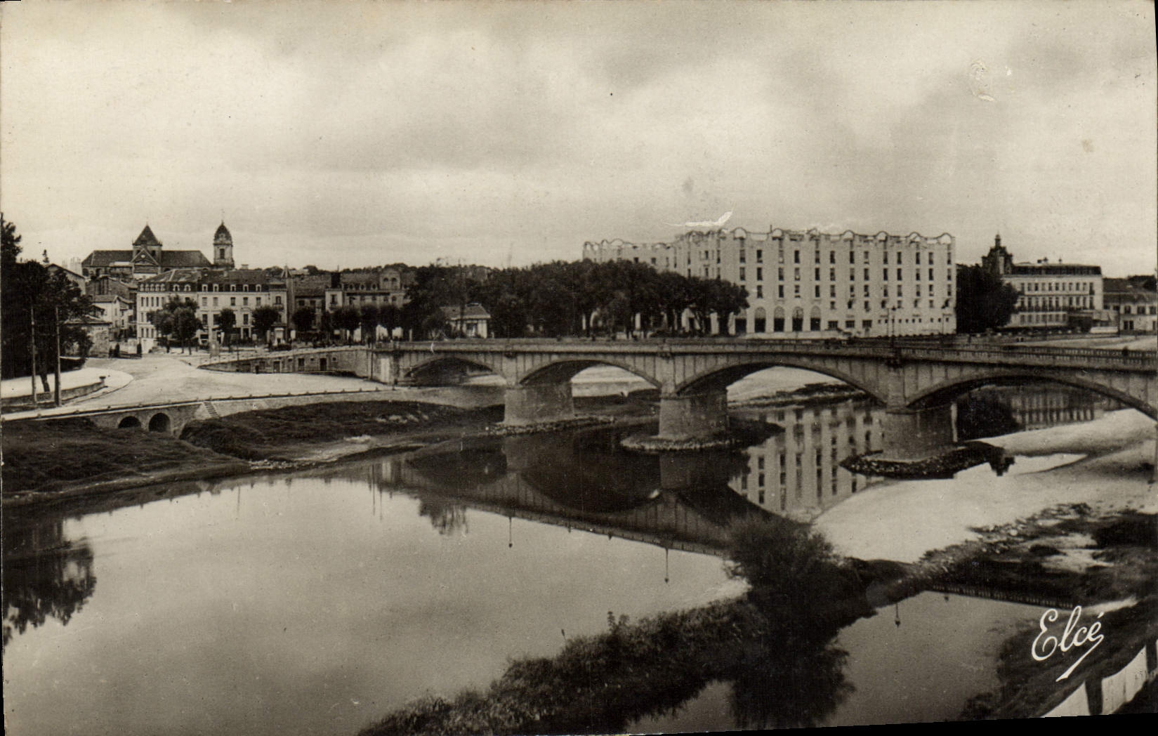 CPM Dax Le Port Sur I'Adour Et Le Splendid