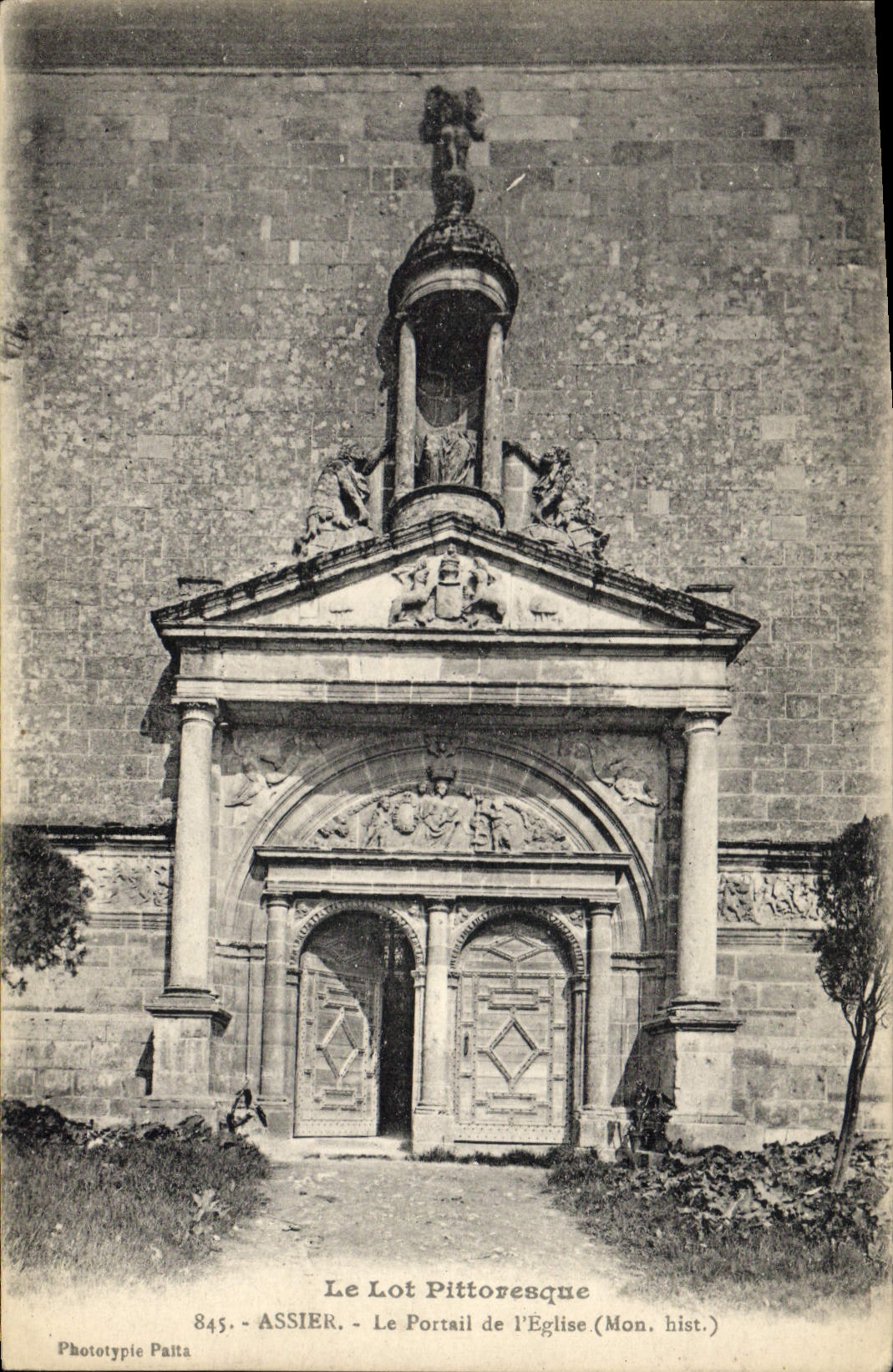 CPA Assier Le Portail De I'Eglise