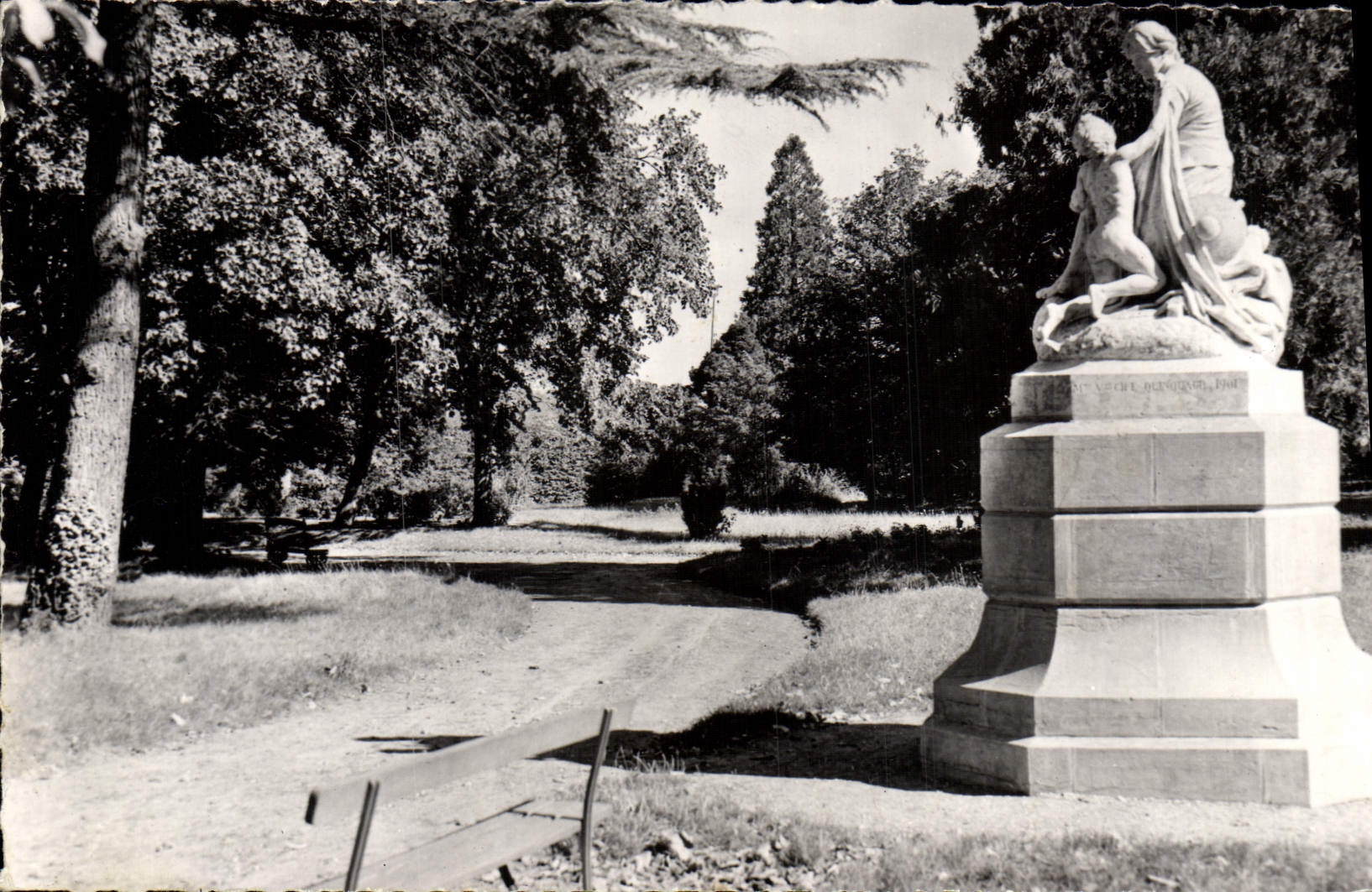 MODERN CARD Aubigny on Nere large gardens