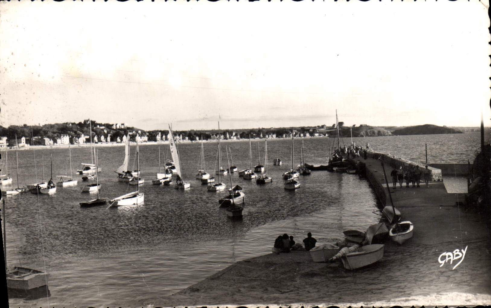 CPM Le Val Andre La digue et les bateaux