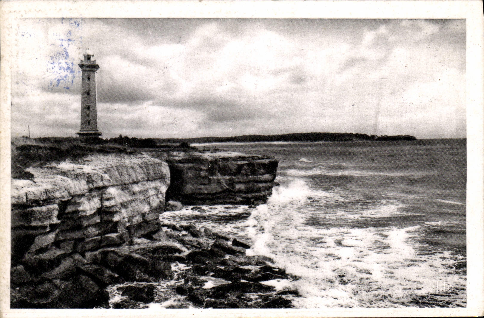 MODERN CARD Holy Georges de Didonne cliffs of the headlight Seen on the point of Suzac