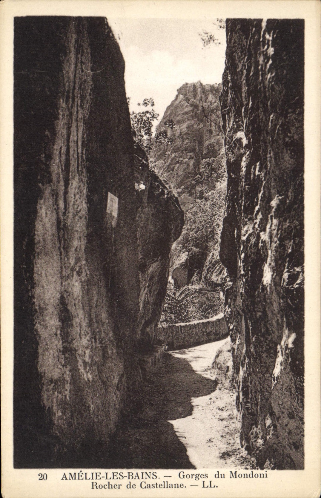 VINTAGE POSTCARD Amelie les Bains Falls of Mondoni Rock of Castellane
