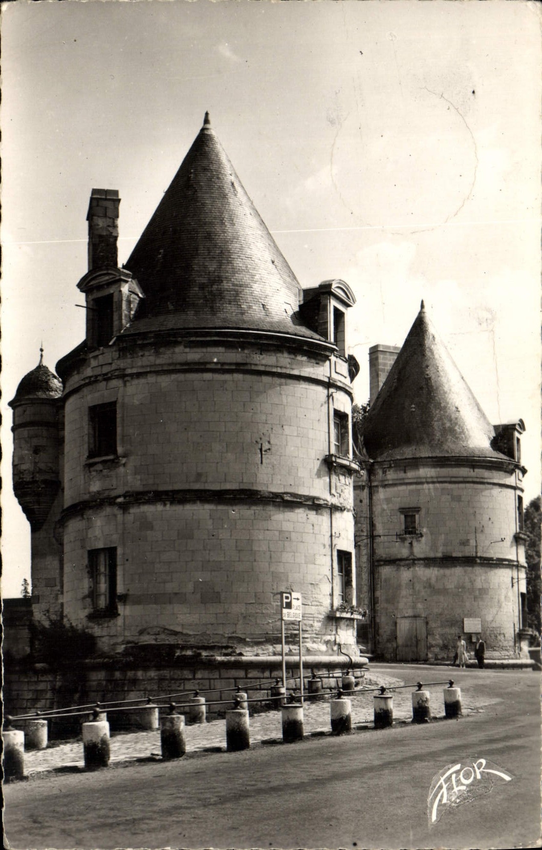 CPM Chatellerault Les Tours Du Pont Henri IV