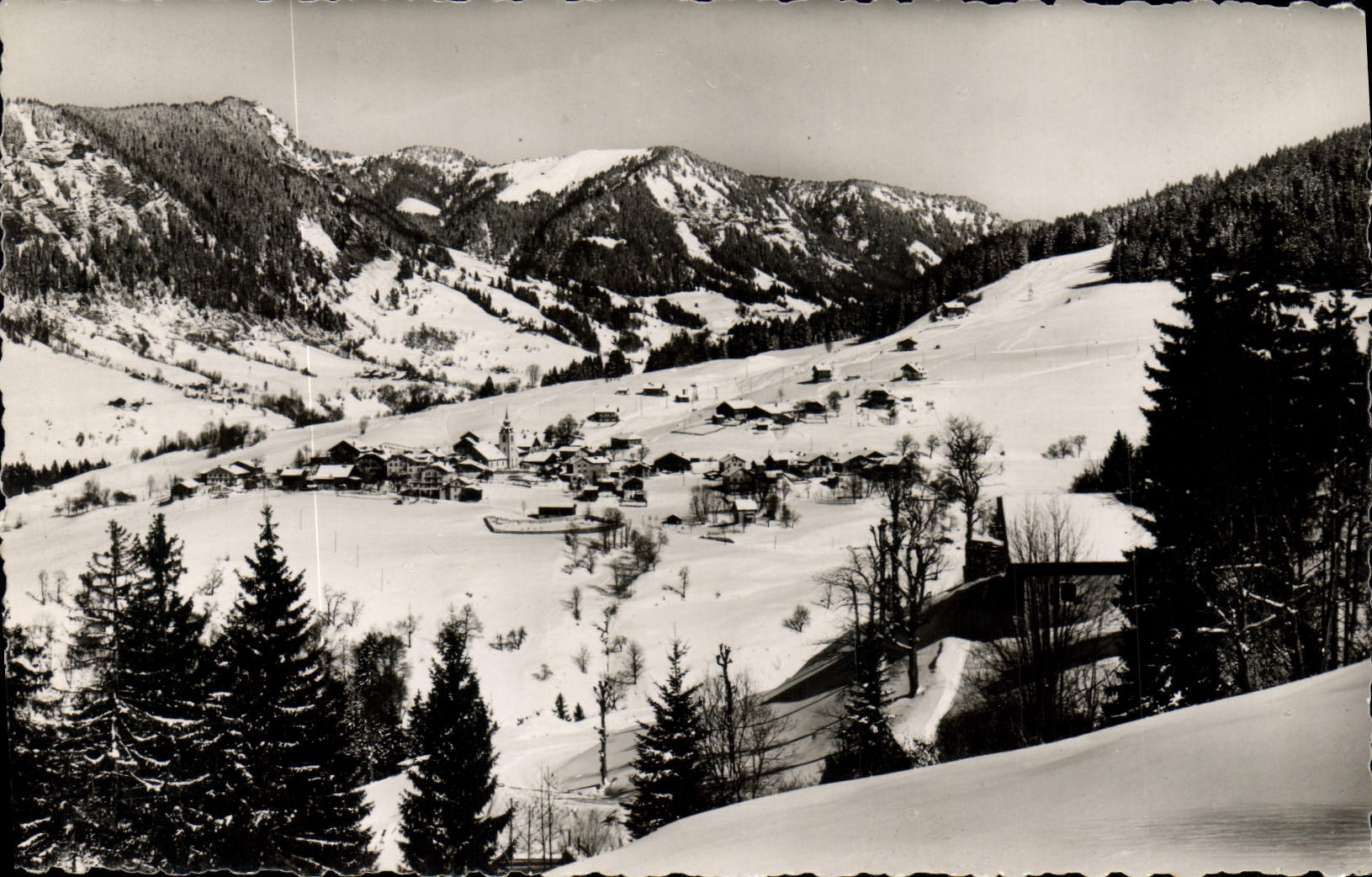 CPM Notre Dame De Bellecombe Vue generale le Gateau de Flumet