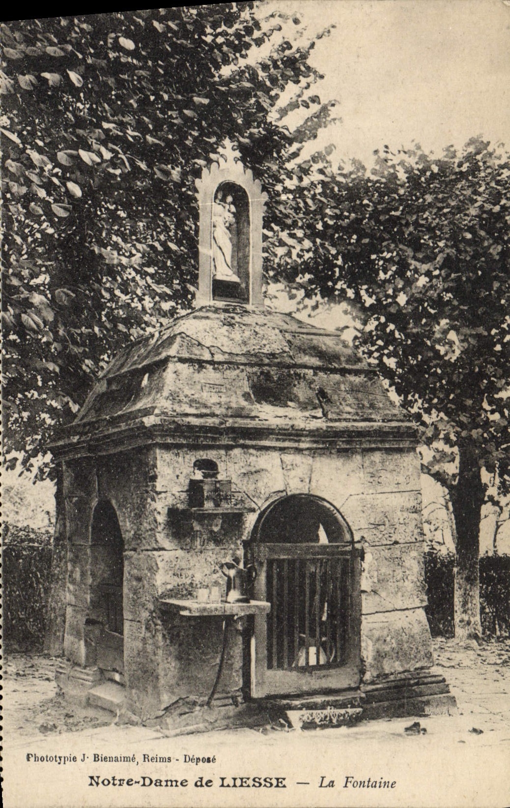 CPA Notre Dame De Liesse La fontaine
