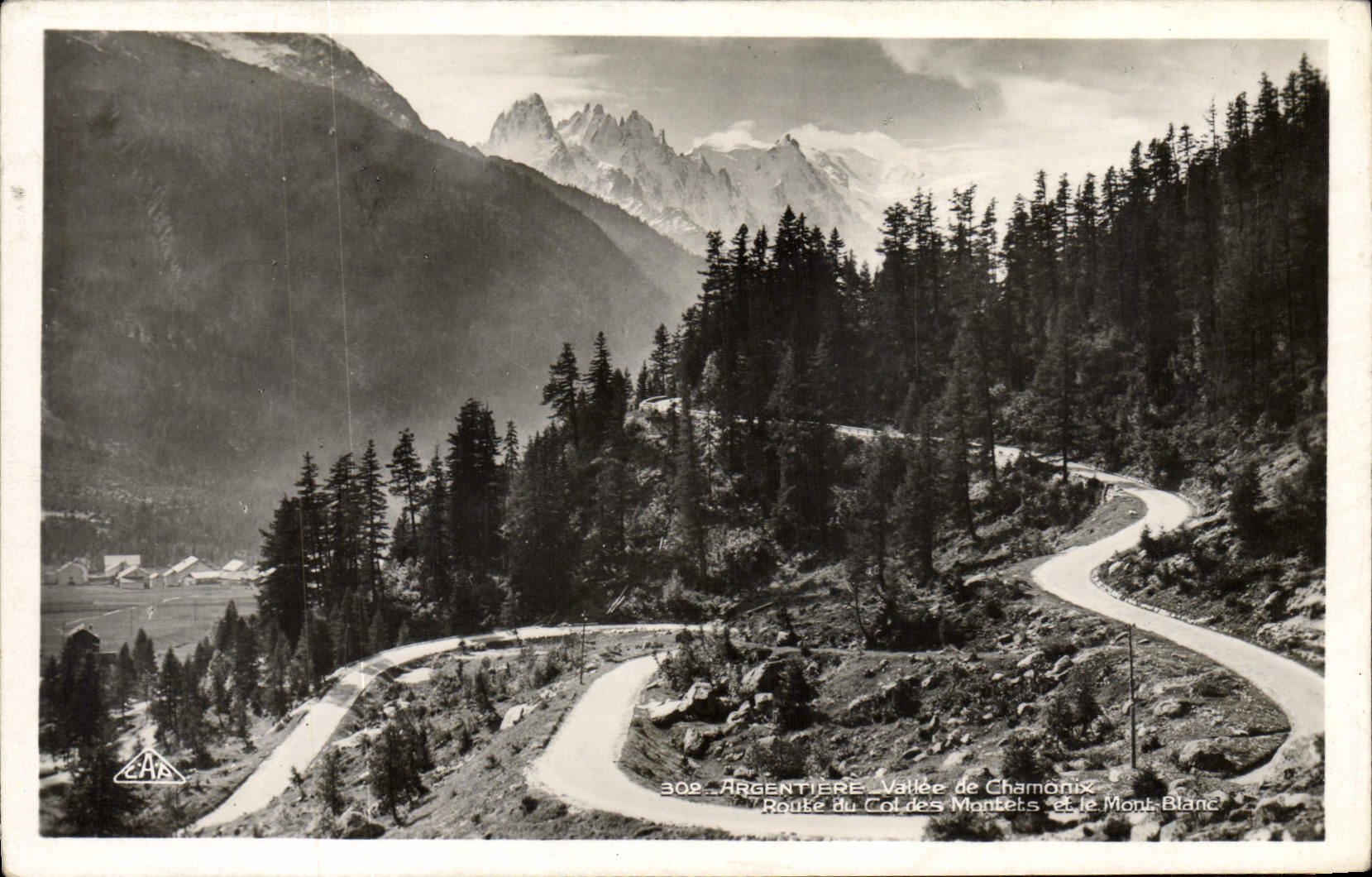 CPM Argentiere Vallee de Chamonix Route du Col des Montets et le Mont Blanc