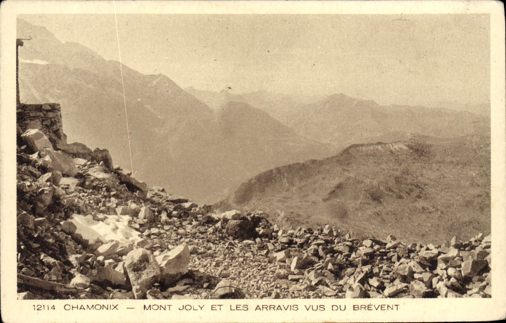 CPA Chamonix Mont Joly Et Les Arravis Vus Du Brevent