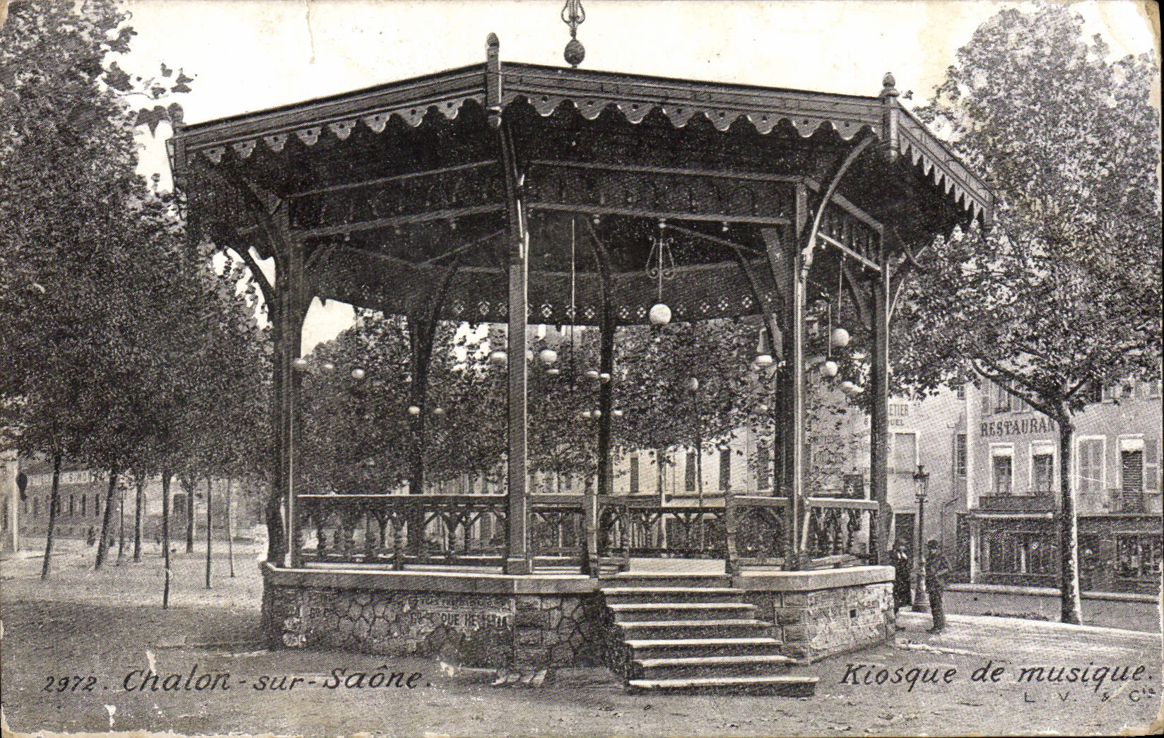 VINTAGE POSTCARD Trawl-net on the Saone Kiosk of music