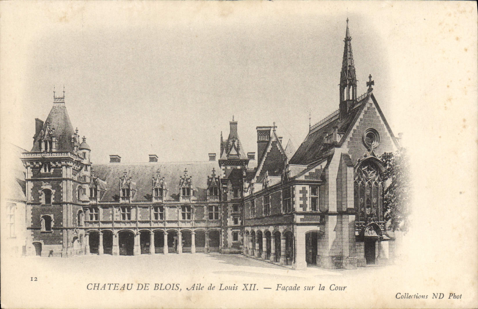 CPA Chateau De Blois Aile de Louis XII Facace sur la cour