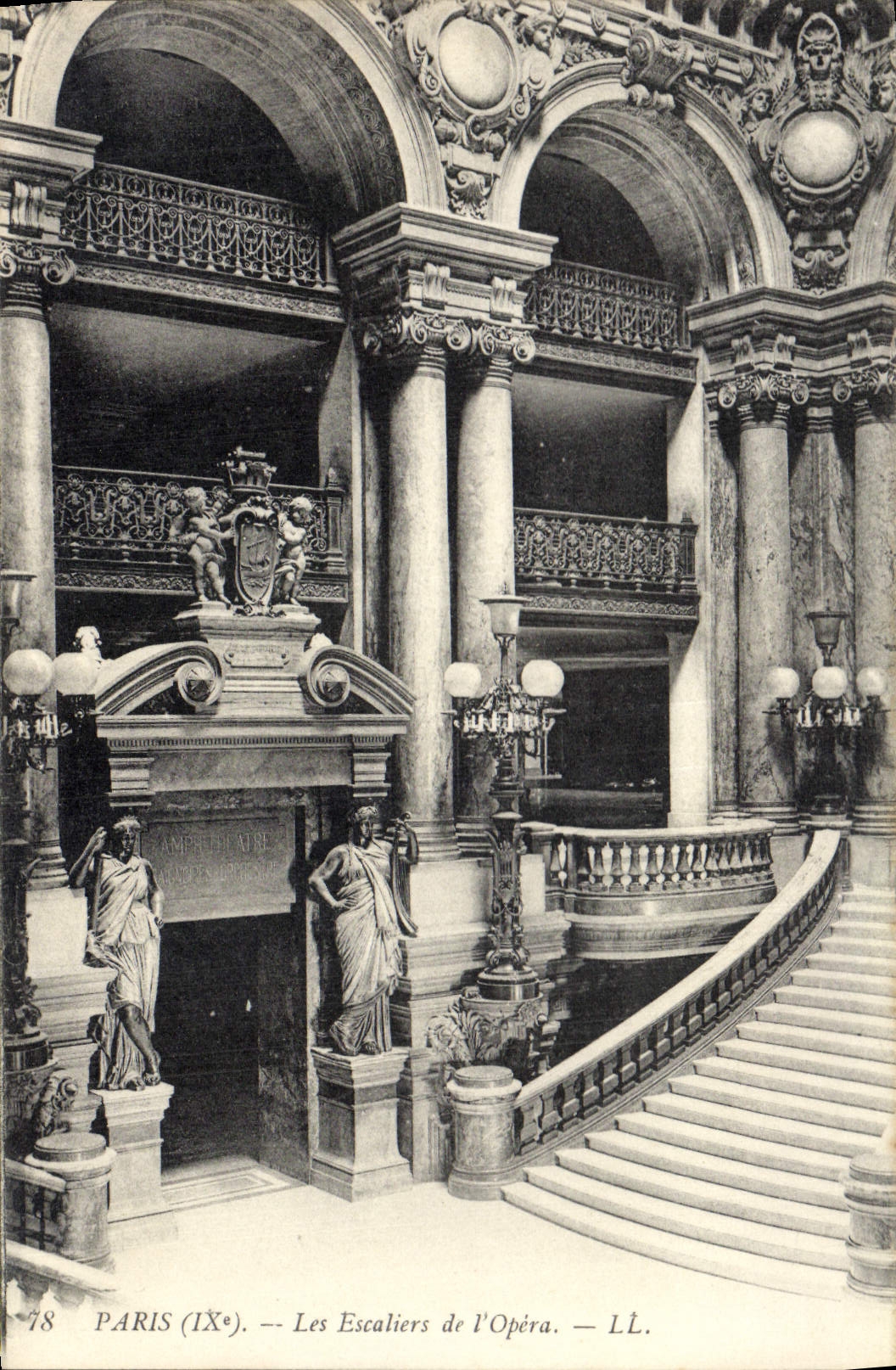 CPA Paris Les Escaliers de L'Opera