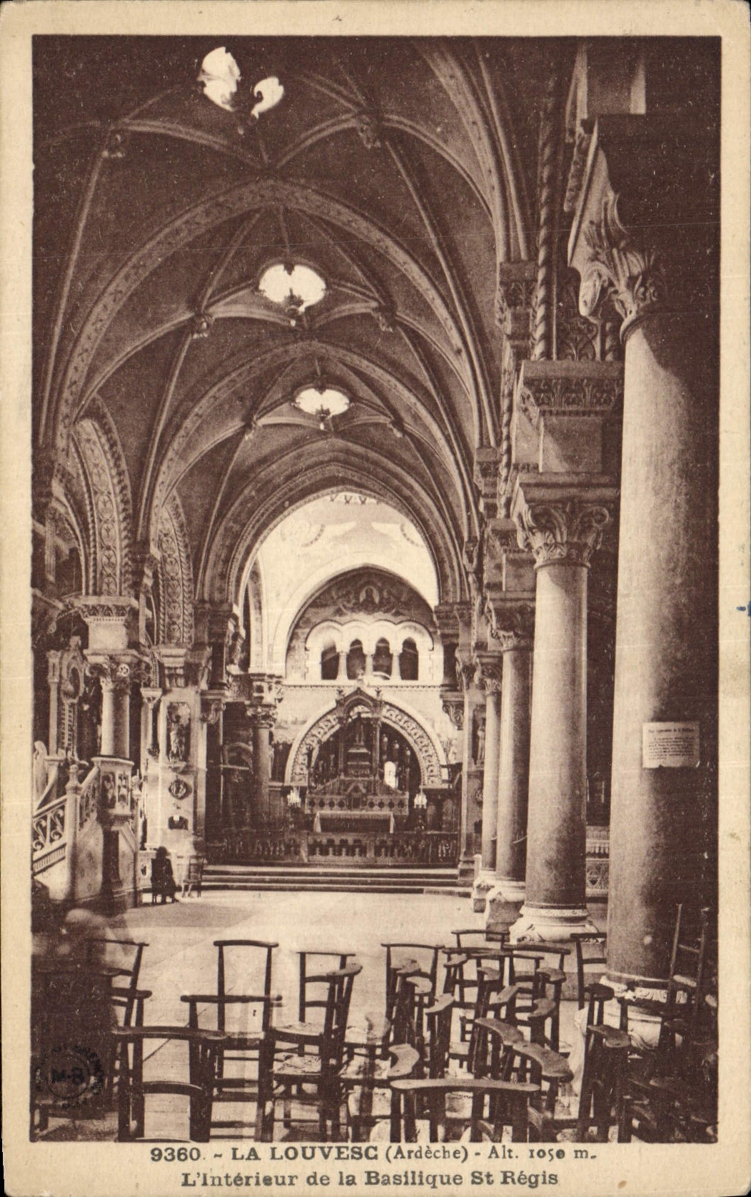 Interior de Louvesc de la POSTAL de la VENDIMIA del St de la basílica gobernado