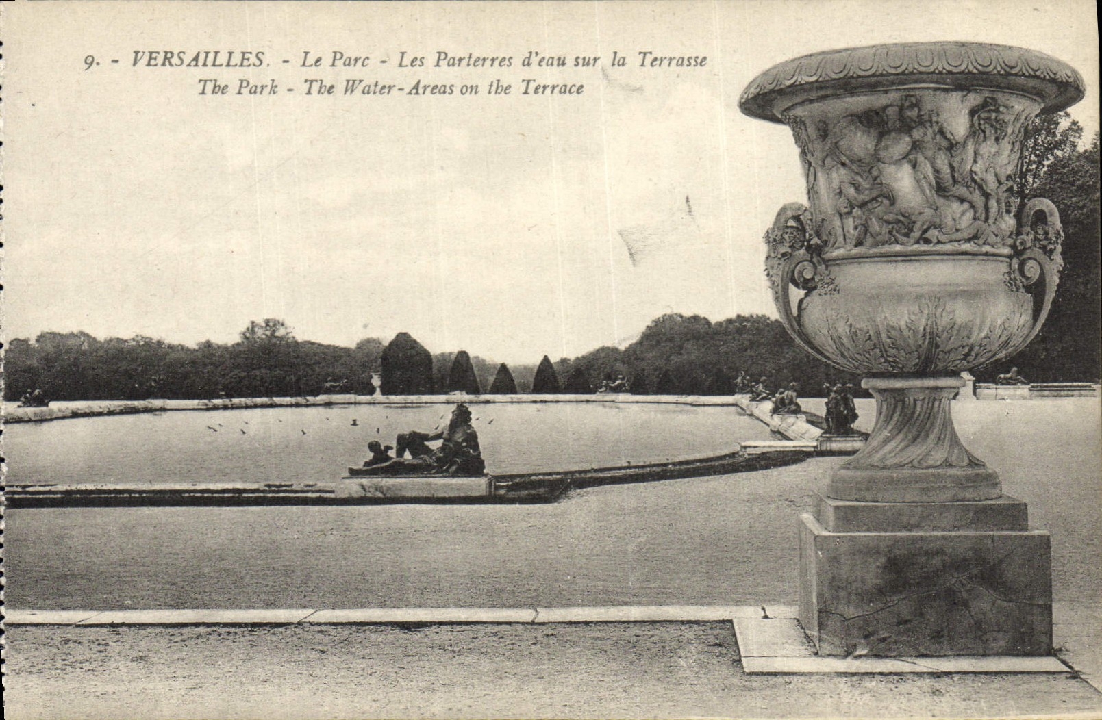 CPA Versailles Le parc Les parterres d'eau sur la terrasse