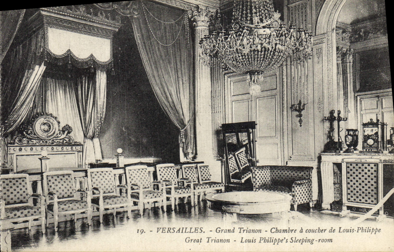 CPA Versailles Grand Trianon Chambre a coucher de Louis Philippe