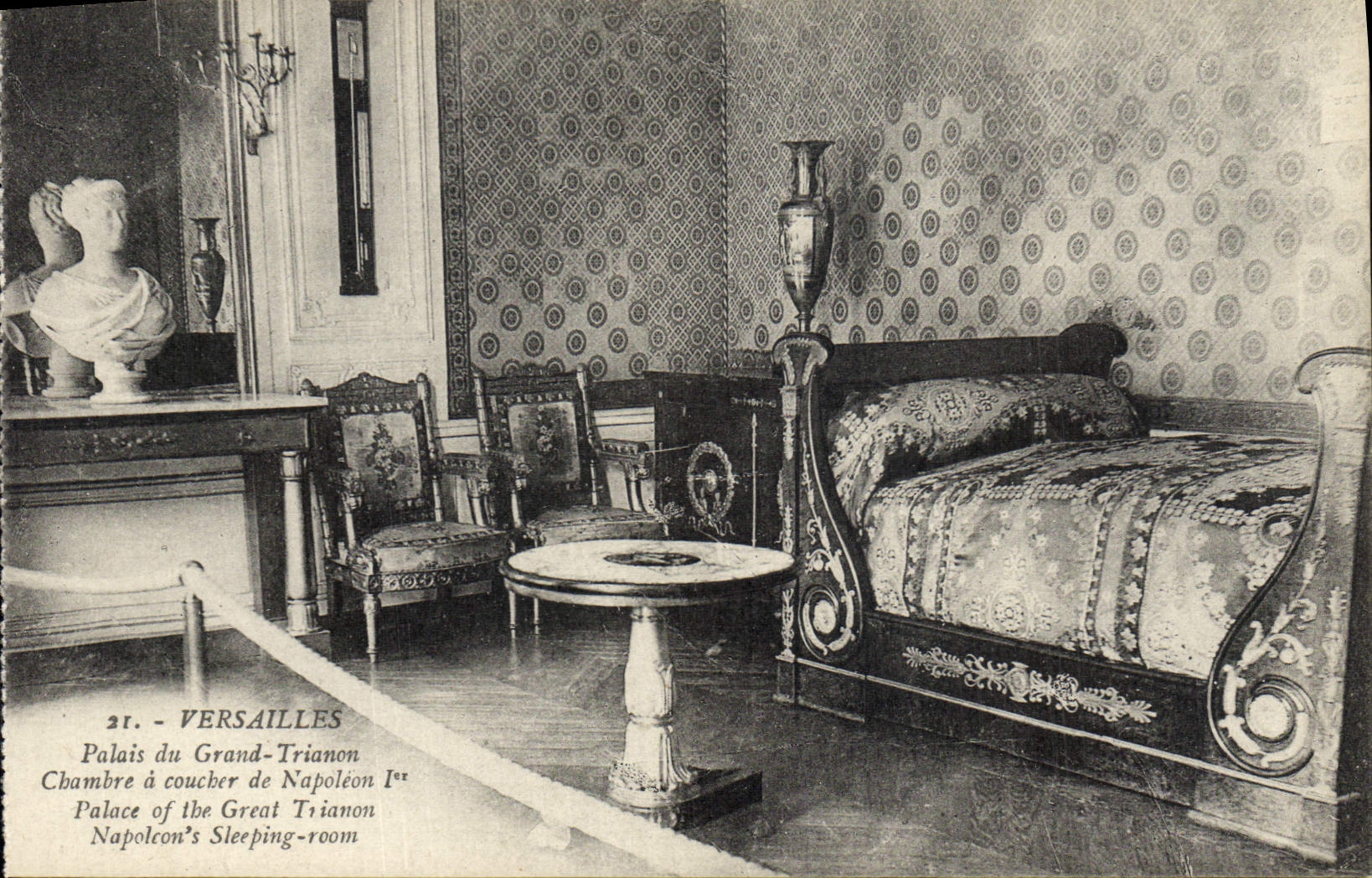 CPA Versailles Palais Du Grand Trianon Chambre a coucher de Napoleon 1er