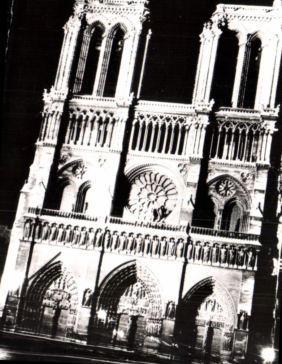 CPM Paris La Nutt Notre Dame de Paris