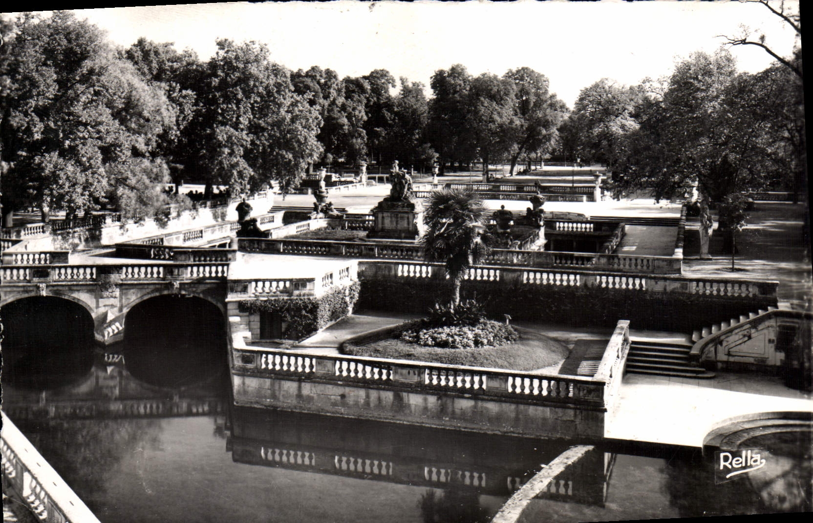 CPA Nimes Le Jardin de la Fontaine