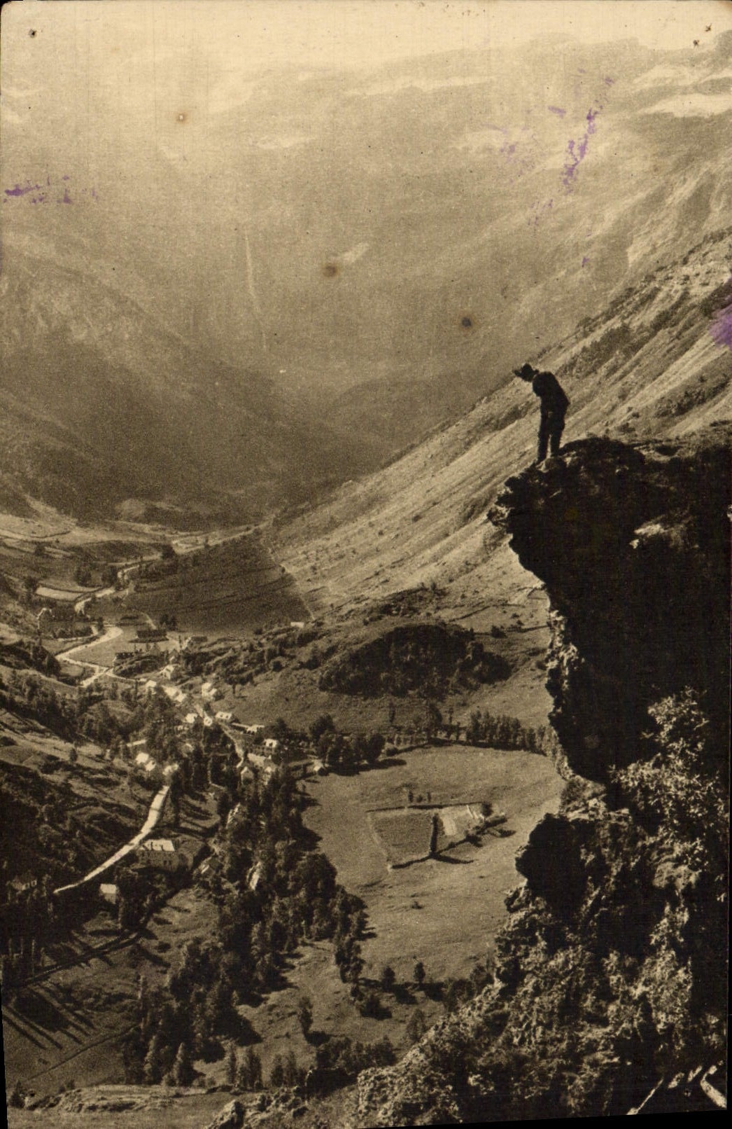 CPA Gavarnie Vue d'ensemble Le cirque et la grande cascade