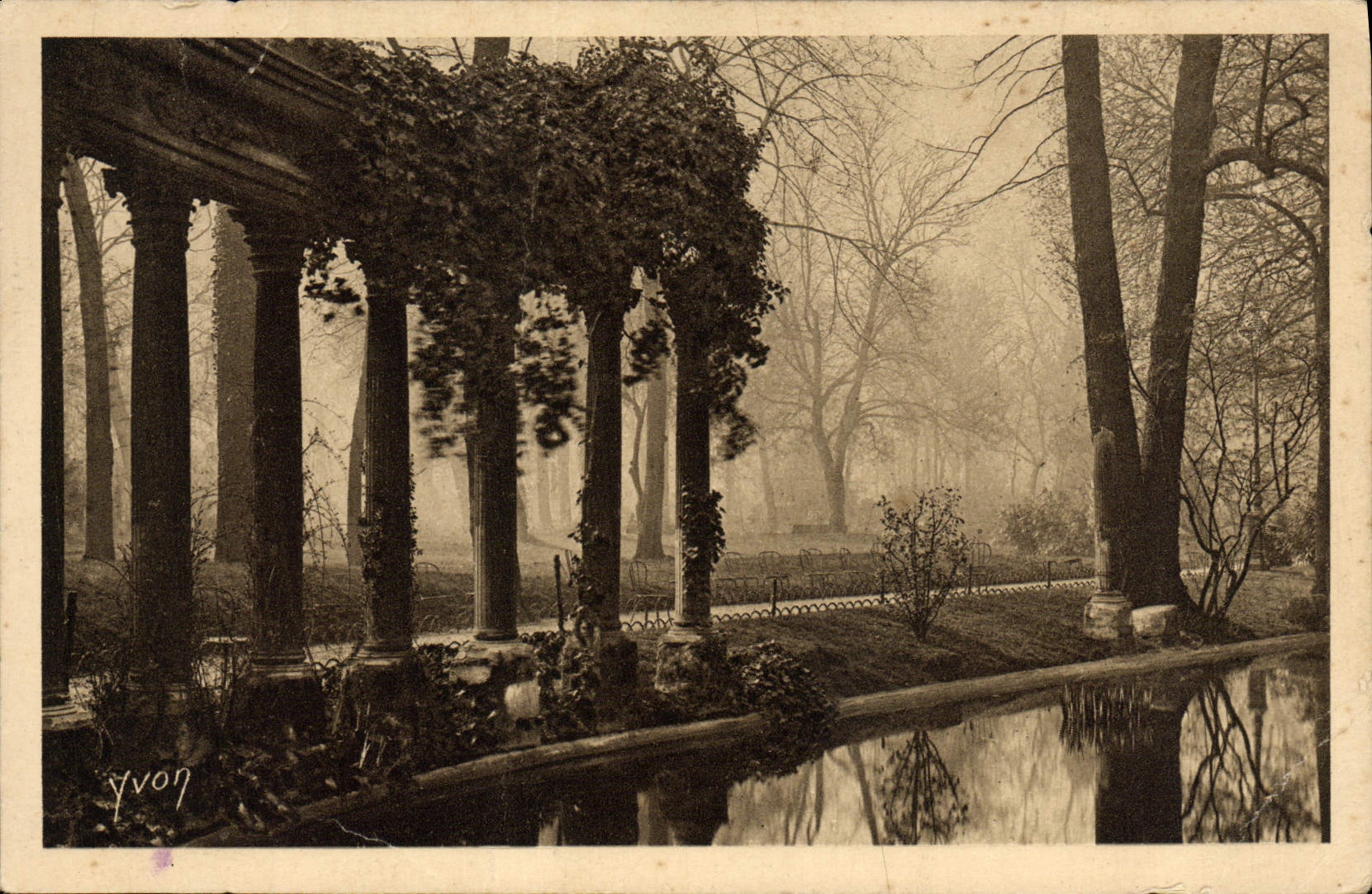 VINTAGE POSTCARD Paris Park Heap