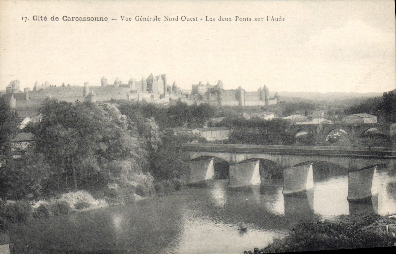 CPA Cite de Carcassonne Vue Generale Nord Ouest Les Deux ponts sur l'Aude
