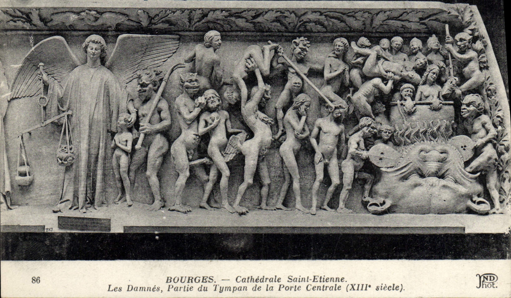 La catedral de la POSTAL de la VENDIMIA de los damnes de Bourges St. Etienne salió del tímpano de la puerta central