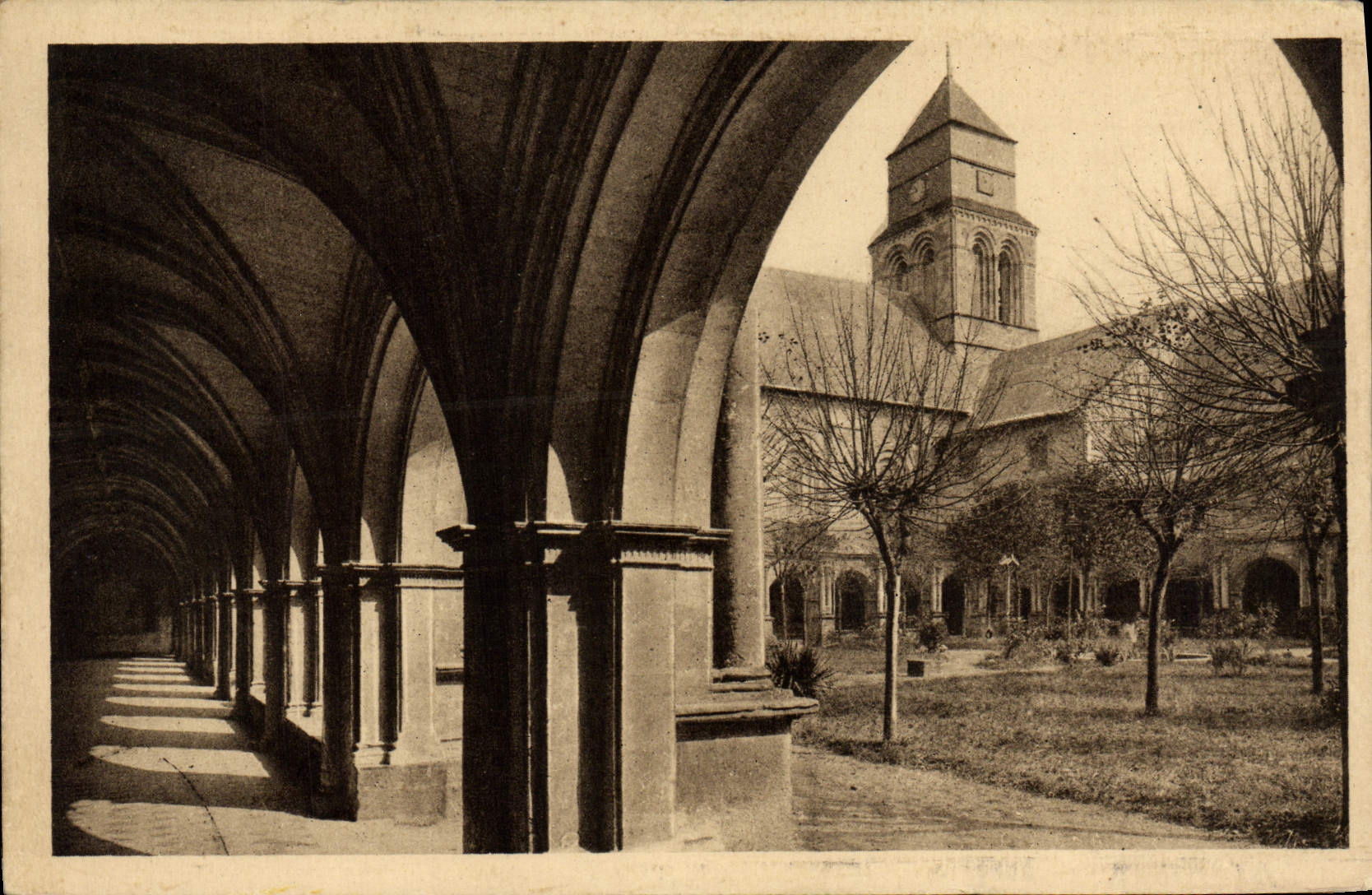 CPA Fontevrault l'abbaye 