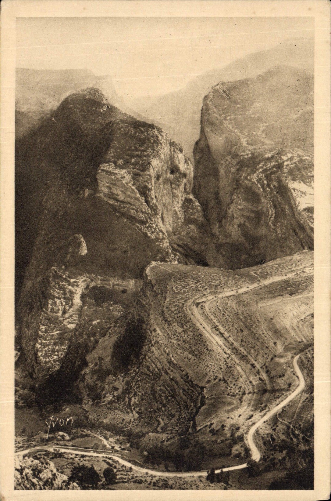 VINTAGE POSTCARD the large gun of the Verdon seen of the village of Rougon