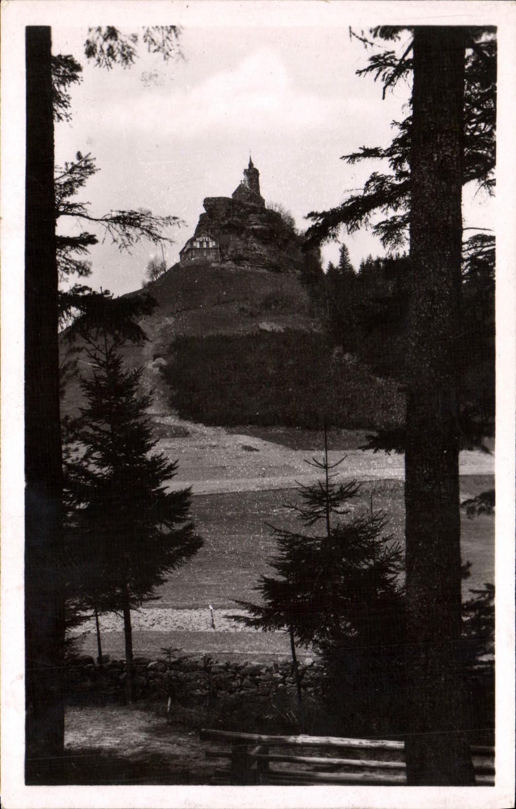 MODERN CARD Guest house With the Dabo Rock the castle and the vault Leon Saint