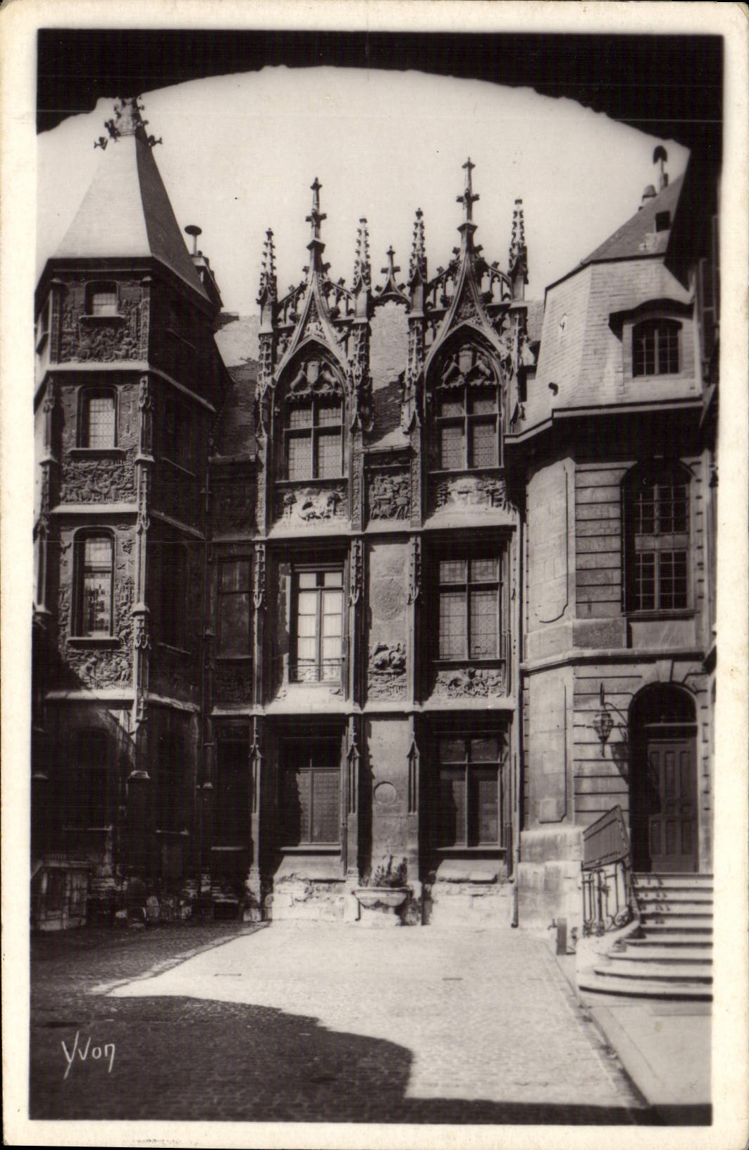 CPM Rouen Hotel du Bourgtheroulde