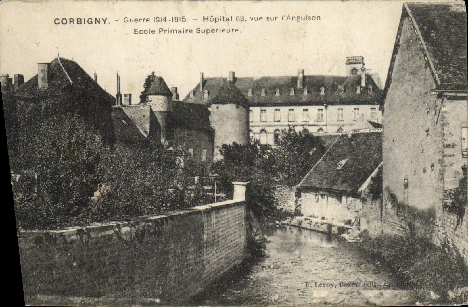 Una escuela primaria más alta de Corbigny de la POSTAL de la VENDIMIA