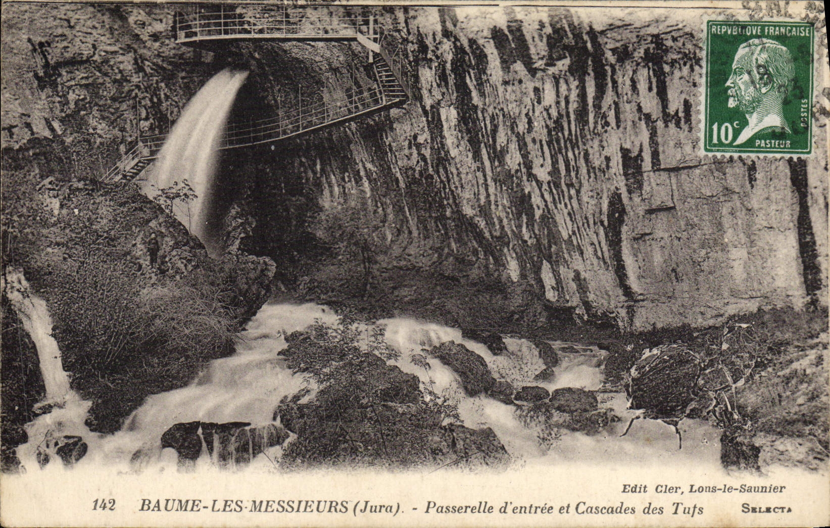 CPA Baume Les Messieurs Passerelle d'entree et Cascades des Tufs