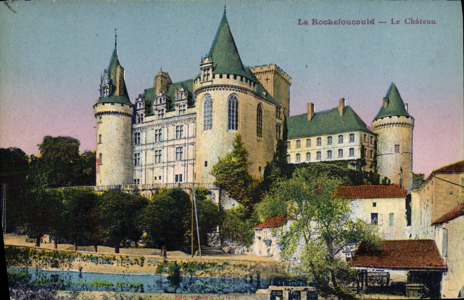 CPA La Rochefoucauld Le Chateau