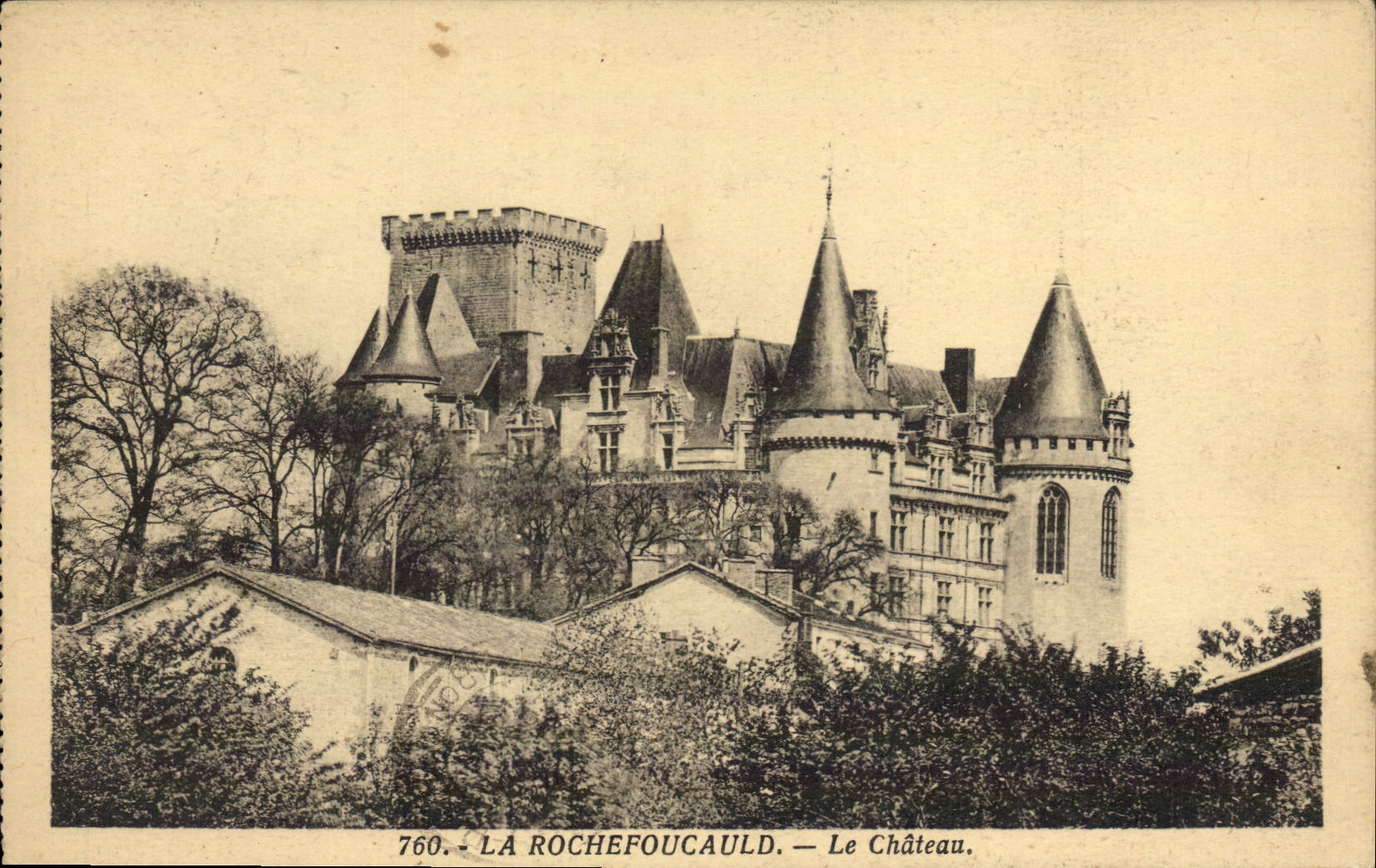 CPA La Rochefoucauld Le Chateau