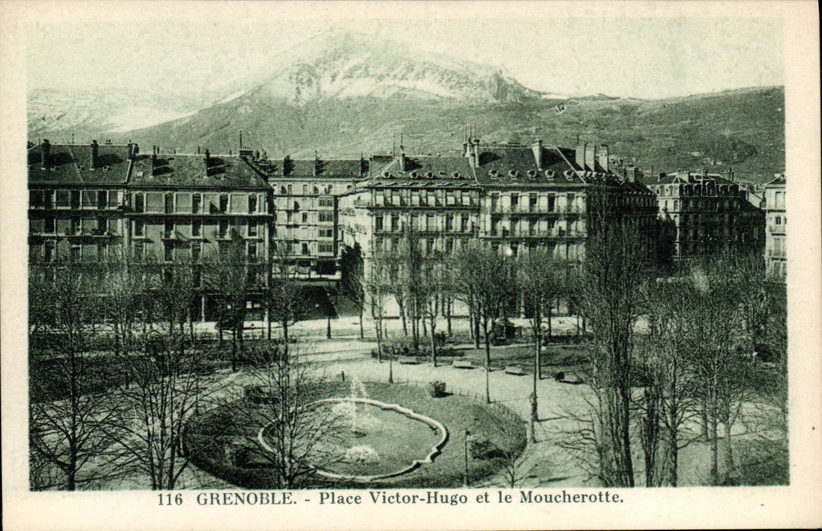 CPA Grenoble Place Victor Hugo et le Moucherotte