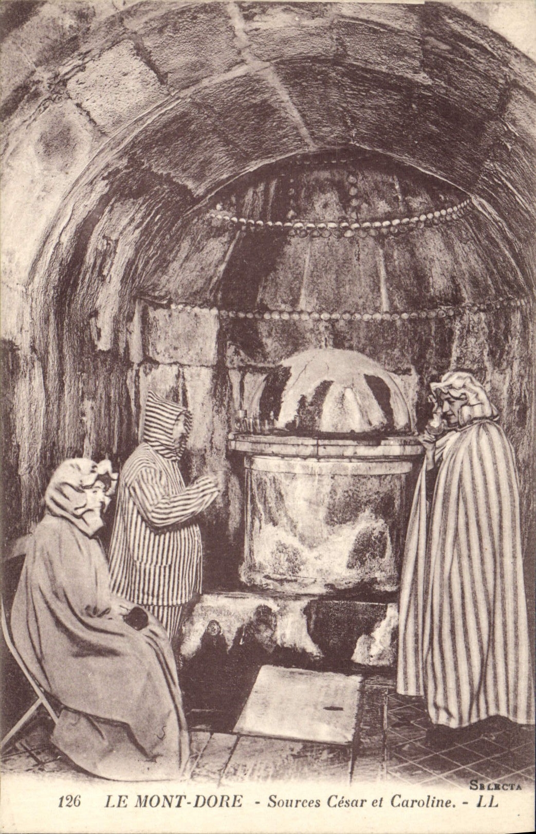 CPA Le Mont Dore Sources Cesar et Caroline