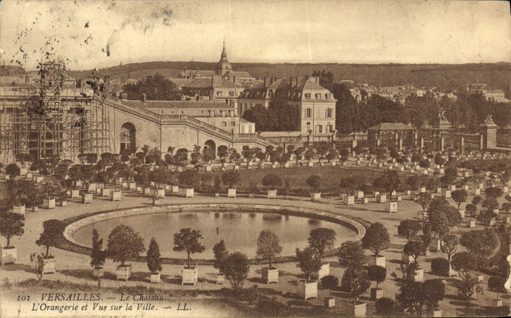 CPA Versailles Le Chateau L'Orangerie et vue sur la ville