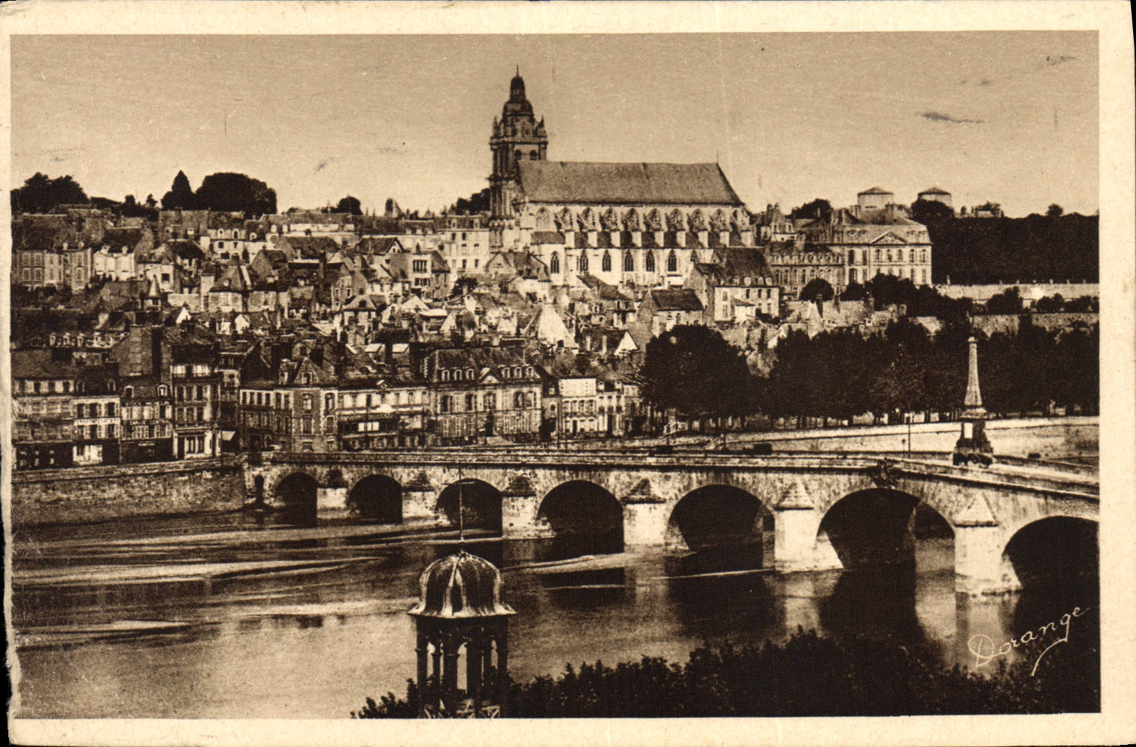 CPA Blois Vue Generale et le Pont sur la Loire
