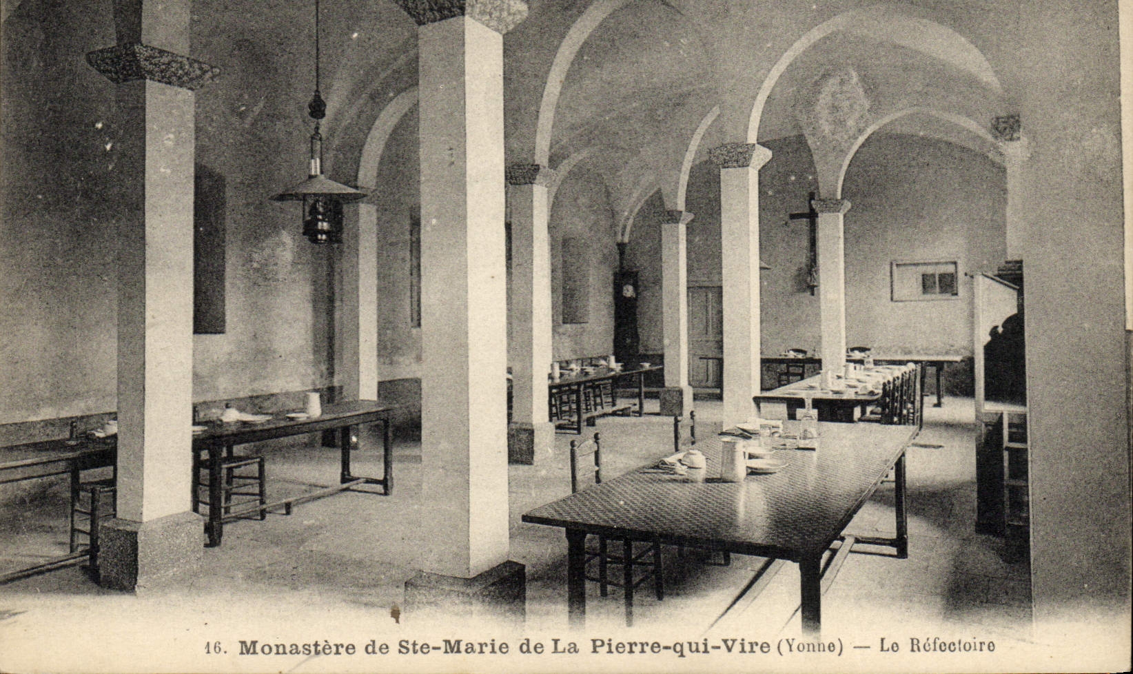 CPA Monastere De Ste Marie De La Pierre Qui Vire le refectoire