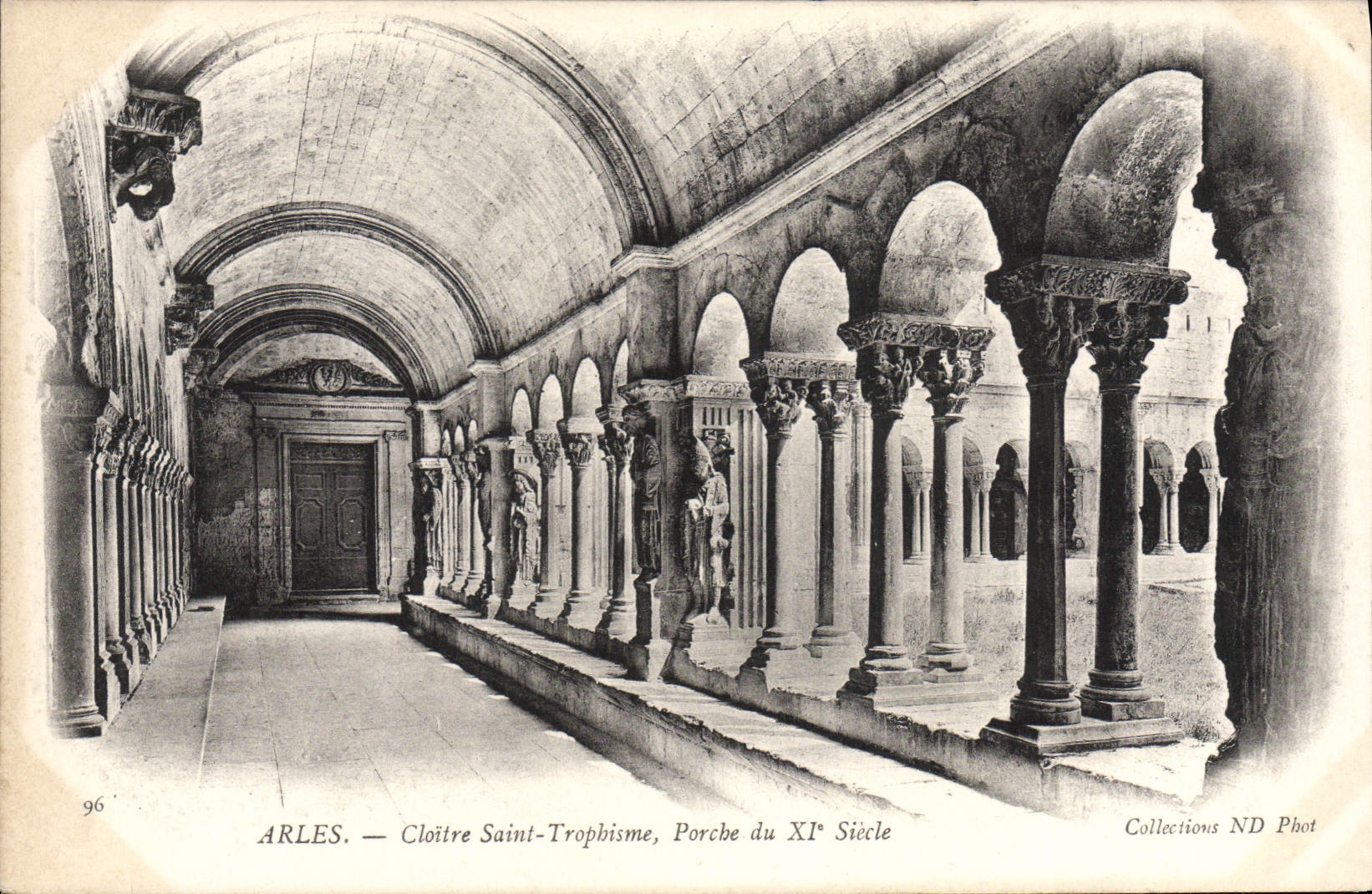 CPA Arles Cloitre Saint Trophisme Porche Du 11eme