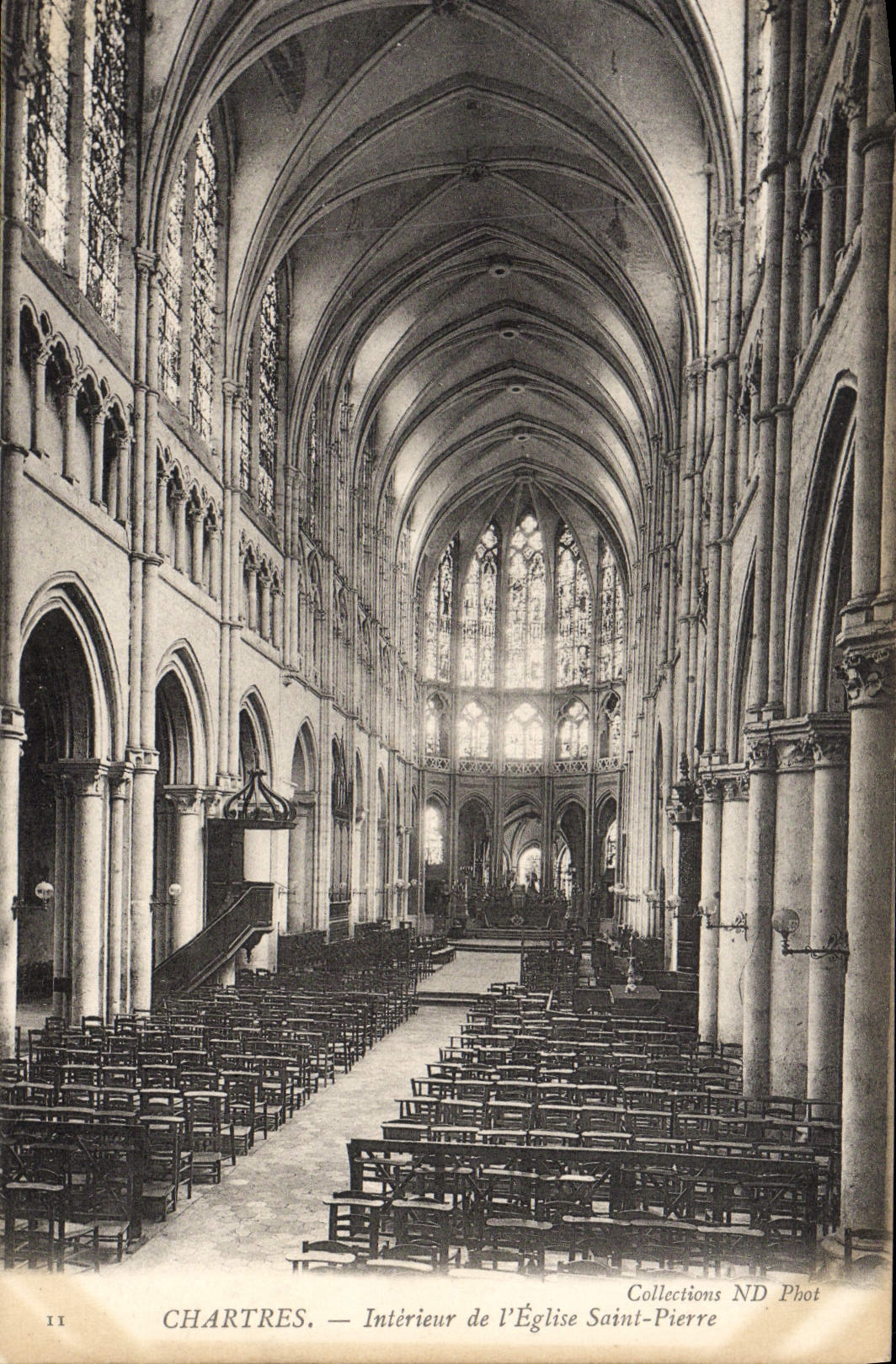 CPA Chartres Interieur De I'Eglise Saint Pierre