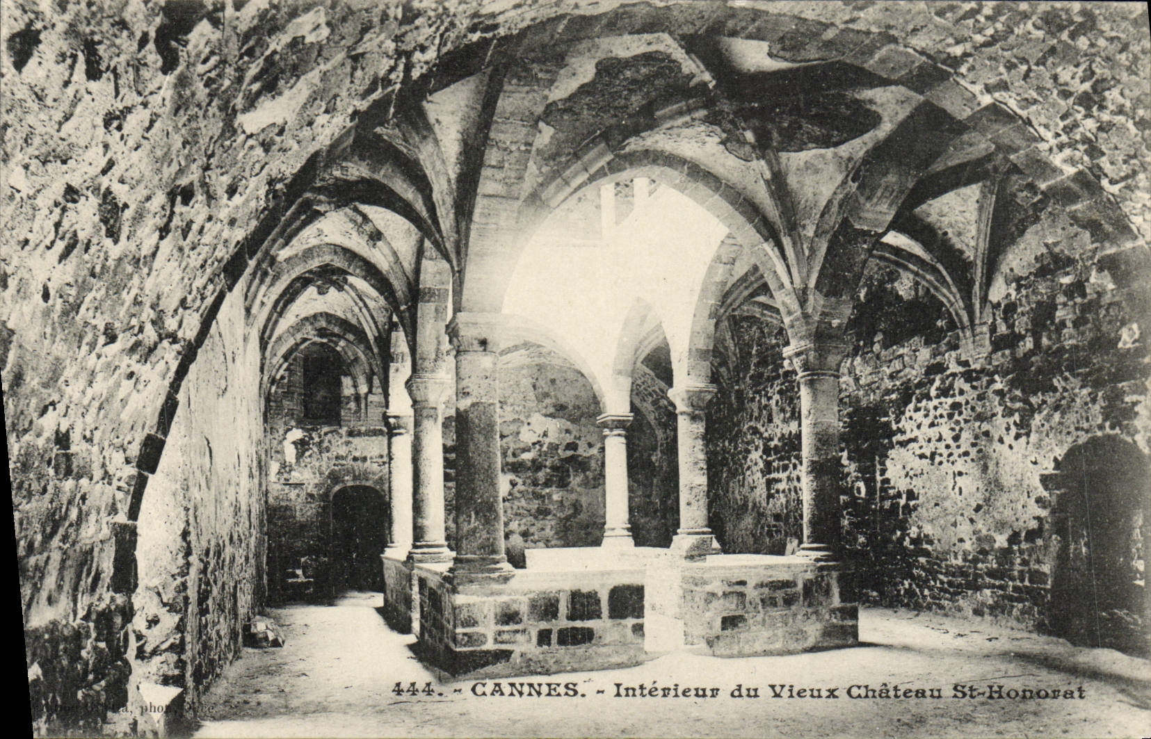 CPA Cannes Interieur Du Vieux Chateau St Honorat